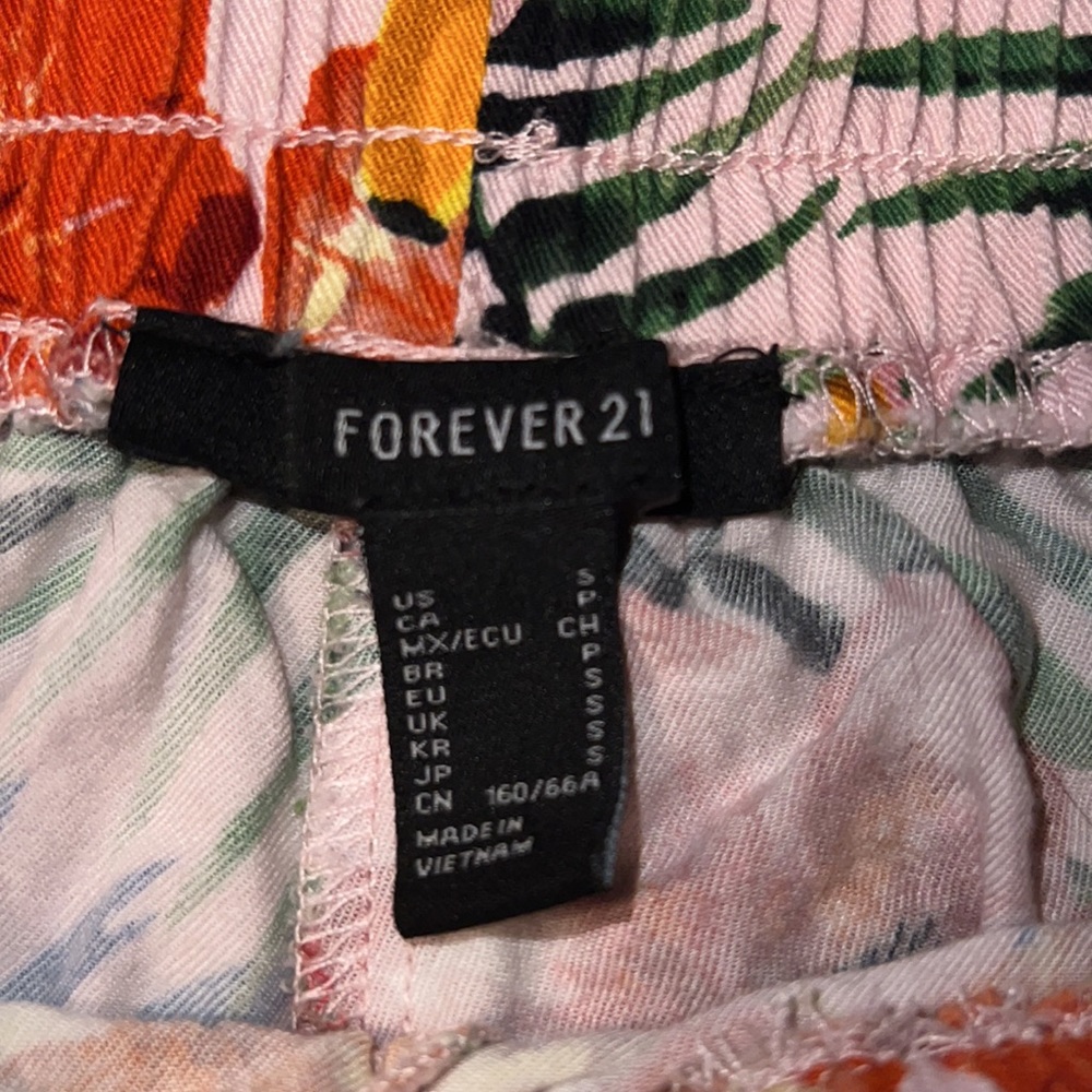 Shorts - Picture 2 of 3